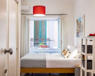 Direlo Guest House - Неаполь - Спальня