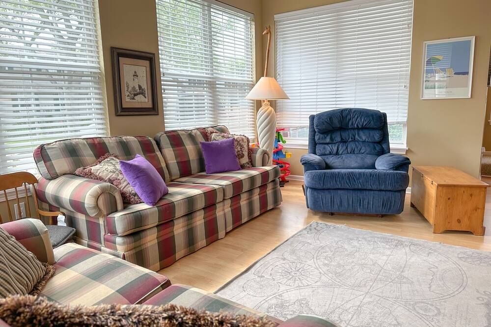 5 Bedroom Beach House in Old Homestead - Huron - Living room