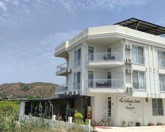 The Dalaman Suites & Pansiyon Dalaman Airport 10 km - Dalaman - Gebäude