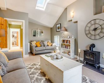 Clock Cottage - Luxury 2 bed Holiday Let - Chepstow - Obývací pokoj