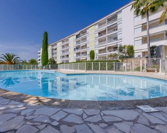 1-Br Sea view Luxury Residential with pool - קאן - בריכה