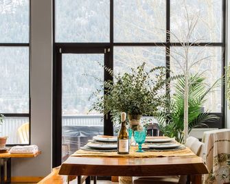 Lamplighter Grand Loft - contemporary open design & walk anywhere! - Nelson - Spisestue
