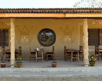 Tharu Community Lodge - Kumarwarti - Patio