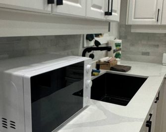 Lakefront Getaway! Relax & Unwind Perfect getaway 1 hour from Toronto - Innisfil - Kitchen