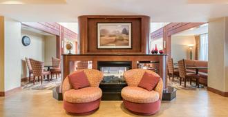 Hampton Inn and Suites Arcata - Arcata - Lobby