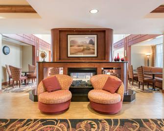 Hampton Inn and Suites Arcata - Arcata - Lobby