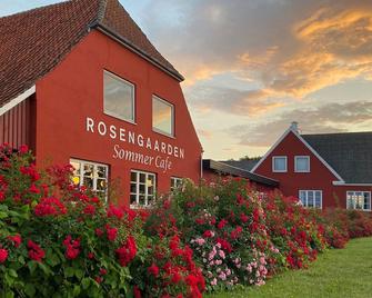 Rosengaarden Hostel - Akirkeby - Building