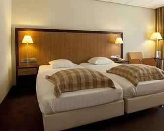 Stylish Comfort Near Scenic Paterswoldsemeer! Outdoor Pool, Free Parking! - Paterswolde - Schlafzimmer