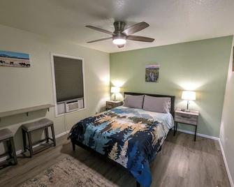 Cozy & Clean Casita w/ Hammocks & Disc Golf - Walsenburg - Bedroom