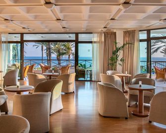 Constantinou Bros Pioneer Beach Hotel - Pafos - Restaurang