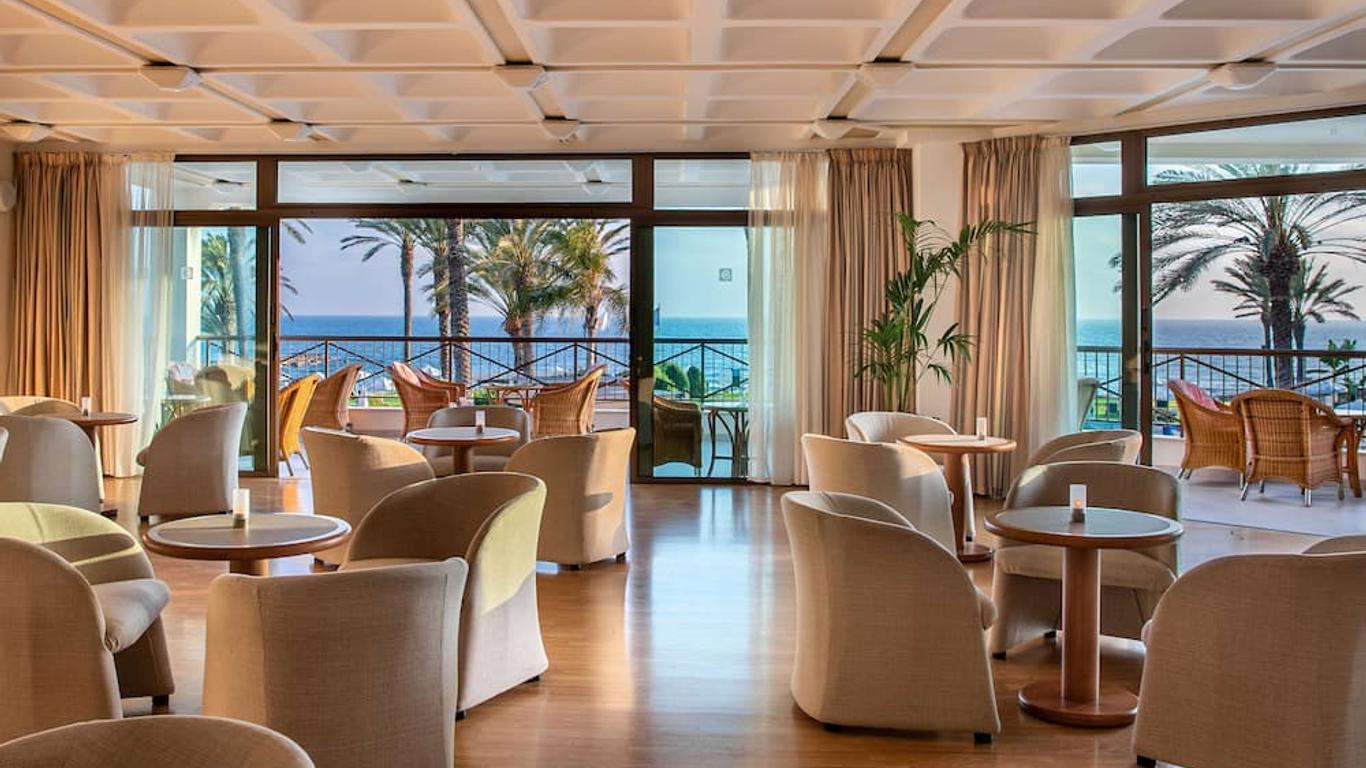 Constantinou Bros Pioneer Beach Hotel