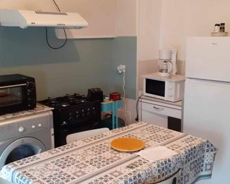la petit maison - Gien - Kitchen