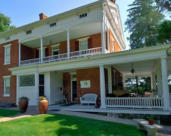The Emig Mansion - York - Building