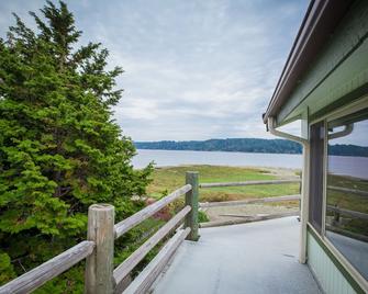 Hood Canal's Waterfront Shoofly Creek Retreat - Belfair - Balcón