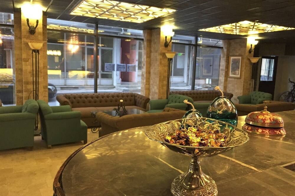 جراند بارك هوتل كورلو