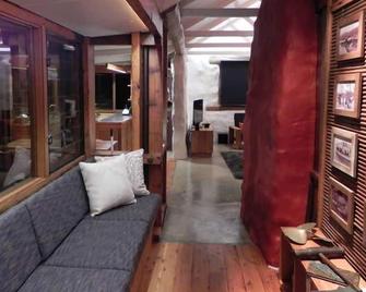 Barakee Creek - The Old Shack - Windsor - Вітальня