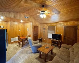 Antler Ridge Cabin #3 - Sulphur - Living room