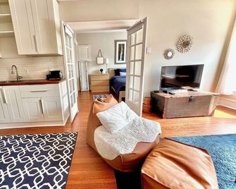 Stylish Heritage Gem Facing Stewart Park - Perth - Salon