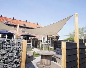 Family-Friendly Vacation Home in Domburg with a Garden & Terrace - Domburg