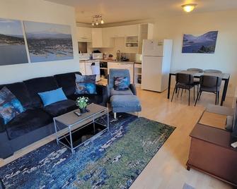 Hood River Suites Extended Stay Apartment Hotel - Hood River - Living room