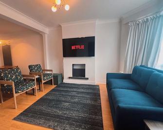 Hickory Haven - Borehamwood - Living room