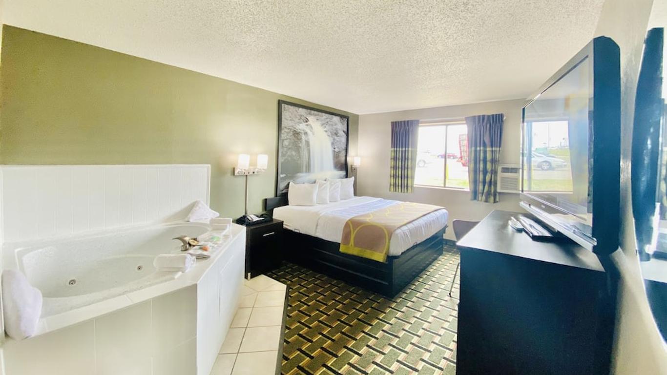 Super 8 by Wyndham Grand Rapids/Wyoming