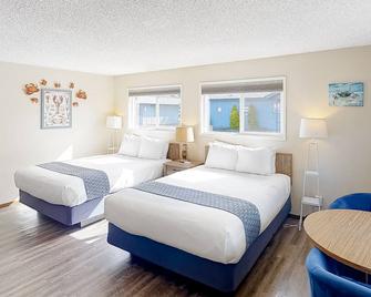Retro beach gem with fast WiFI - walk to downtown restaurants - Bandon - Bedroom