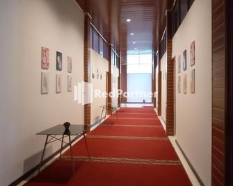 Pasifik Hotel Sabang Mitra RedDoorz - Sabang - Hallway