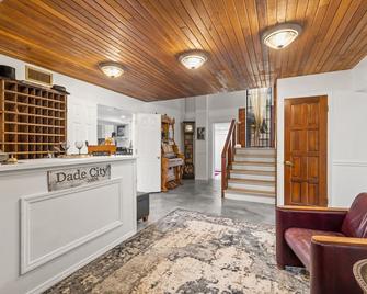 The Clink at The Locke Inn - Stay in Dade City's historic former jailhouse! - Dade City - Front desk