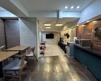 Sinchon Boutique Hip Hotel - סיאול - מסעדה