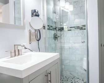Sea Crest - Amagansett - Bathroom