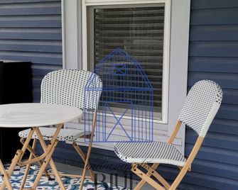 She's back! Indy's BlueBarn near Midtown! Entire house/Pets Allowed! - Indianapolis - Innenhof