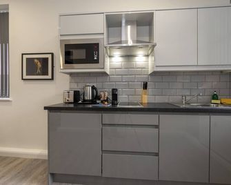 Executive Double/Twin Bedroom with En Suite - Scunthorpe - Kitchen