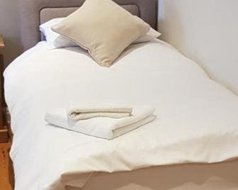 The George Inn At Tideswell - Buxton - Bedroom