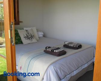 Behind the Bike Sheds - Kokonga - Bedroom