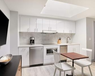 Sonder The Grace | King Studio Apartment - Alexandria - Kitchen