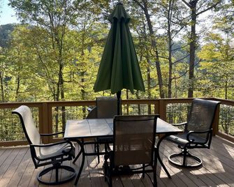 A Gracious Haven near Cave Run Lake-close to Licking River & 3 boat ramps. - Morehead - Balcony