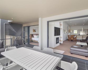 사브런 피어 온 더 워터웨이스 - 휘티앙아 - 거실