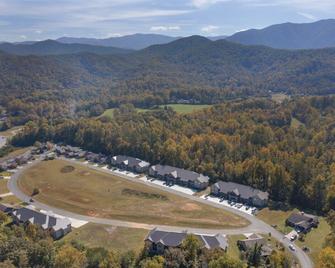 Elegant Cades Cove Condo with Community Pool - Townsend - Outdoors view