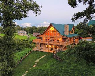 Large Deck and Shared Dock Cabin on Kentucky Lake! - Gilbertsville - Gebäude