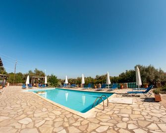 Ithaki Holidays - Λευκάδα - Πισίνα