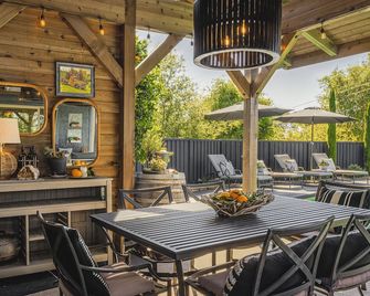 Casa Chiquita-The Coziest in Town, 3 Bed, 3 full Bath, Spa & Pool - Healdsburg - Patio