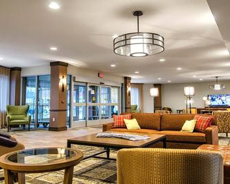 Free Breakfast Buffet. Downtown Marquette. Close To Northern Michigan University! Your Next Trip! - Marquette - Living room
