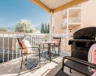 Riverside Twin \'B\' | Cozy | Views | King Bed - Fairmont Hot Springs - Balcony