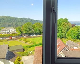 Hazeldene Guest House - with Free Offsite Health Club - Windermere - Balcony