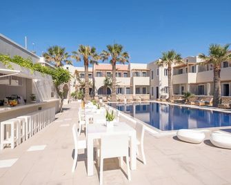 Rose Bay Hotel - Kamari - Pileta