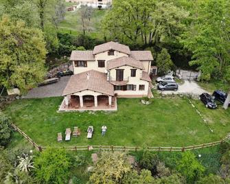 La fonte di Nioli - Giove - Edificio