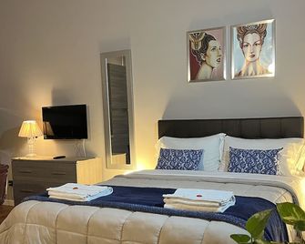 Domus San Martino - Piacenza - Bedroom
