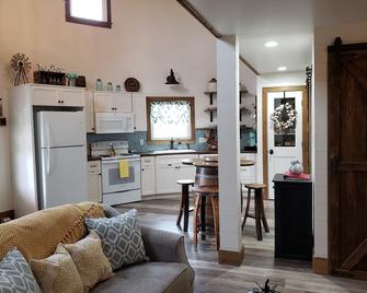 Silo Farm Haus- Located In The Heart Of Wine Country! - Sainte Genevieve - Cocina