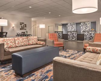 Radisson Hotel and Conference Center Fond du Lac - Fond du Lac - Lobby
